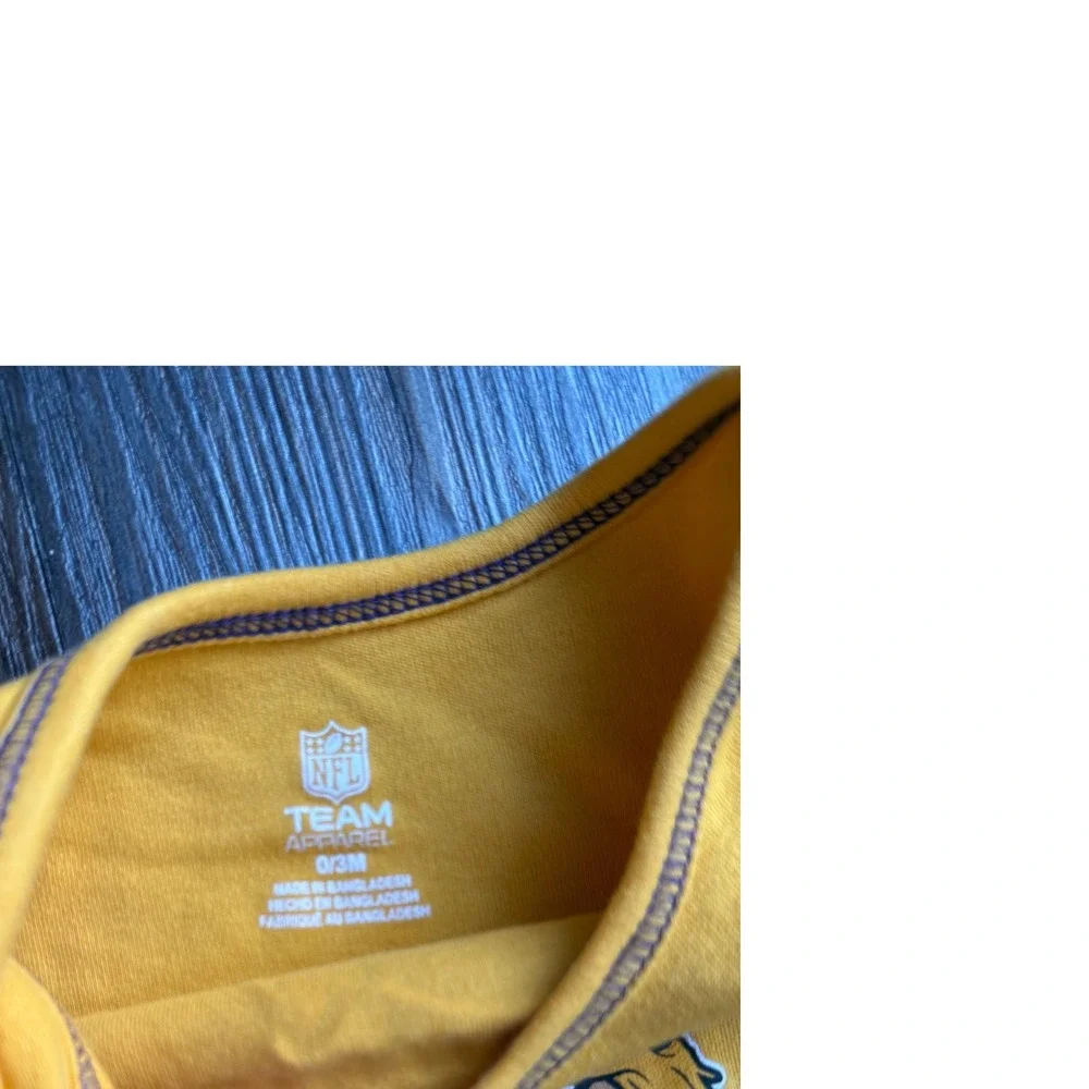 NFL Team Apparel Minnesota Vikings Baby Bodysuit Yellow Gold 0/3M One Piece‎